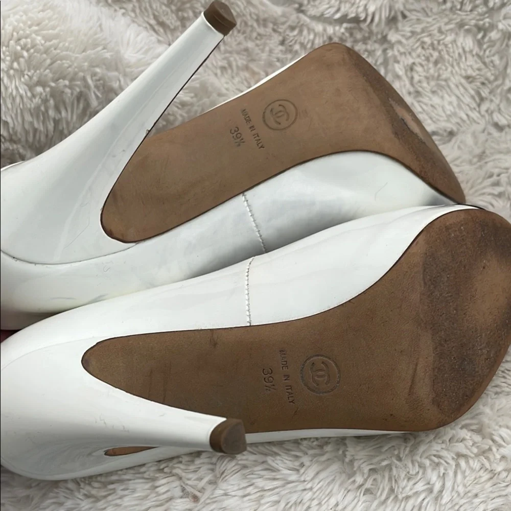CHANEL White Patent Leather Pumps with Black Cap Toe